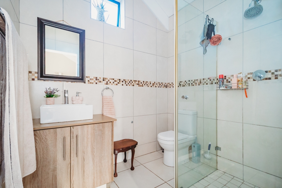 4 Bedroom Property for Sale in Kraaibosch Manor Western Cape